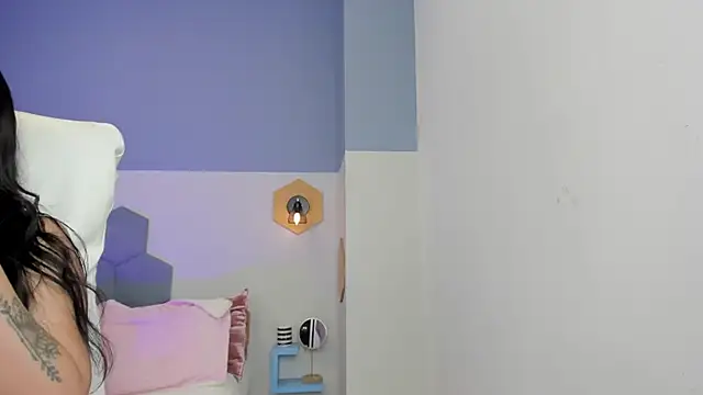 Chloe fischer  online show from 15, 12, 2025