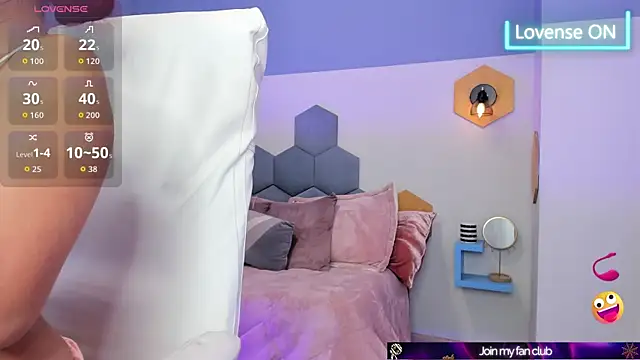 Chloe fischer  online show from 21, 10, 2025