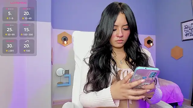 Chloe fischer  online show from 4, 2, 2026