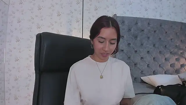 Snapshot of MissSussy chatting on 13, 5, 2026 MissSussy online show from 13, 5, 2026