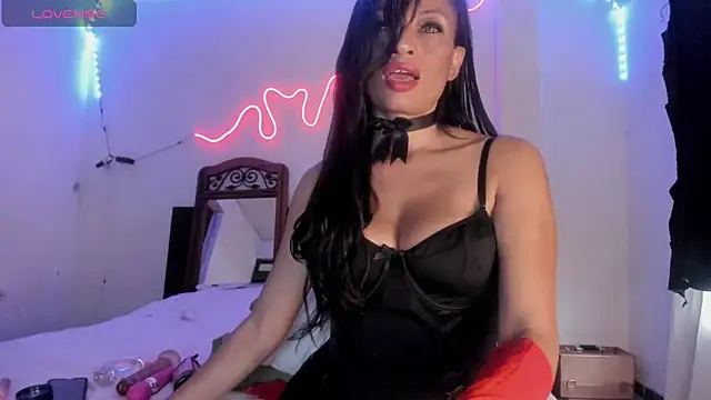 latinaStepmom online show from 17, 7, 2026