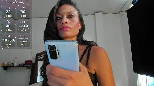 latinaStepmom online show from 3, 11, 2025