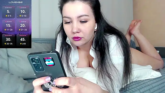 AlexaCruze online show from 6, 12, 2024