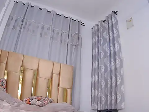 Snapshot of naughty_ebony-queen chatting on 9, 7, 2026 naughty ebony-queen online show from 9, 7, 2026
