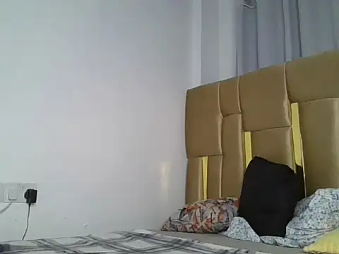 Snapshot of naughty_ebony-queen chatting on 19, 6, 2026 naughty ebony-queen online show from 19, 6, 2026