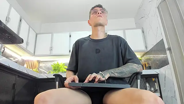 french sexx online show from 17, 4, 2026