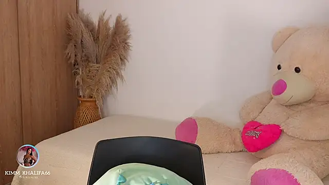 Kimm khalifa online show from 18, 3, 2026