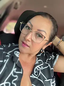 Snapshot of Milk_chloe chatting on 11, 10, 2025 Milk chloe online show from 11, 10, 2025