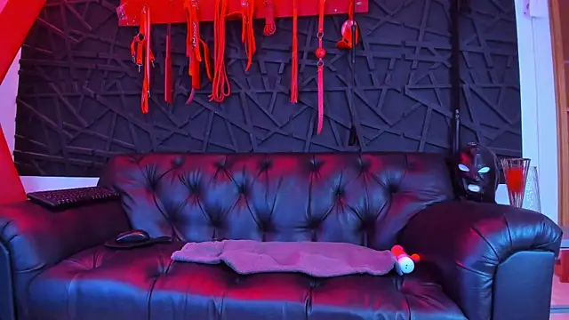 Ivannaakozlov  online show from 18, 4, 2026