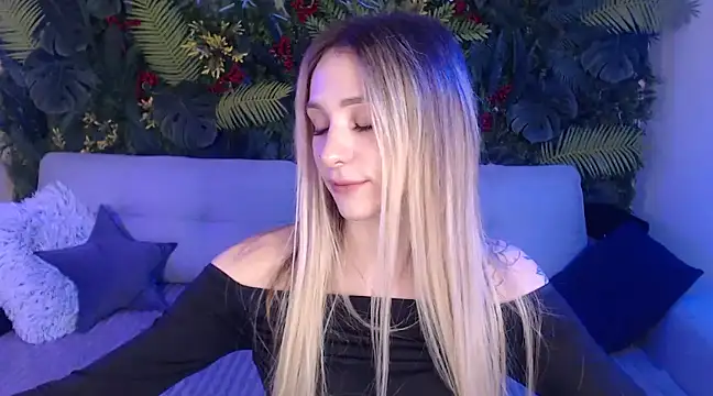 Horny Blond online show from 24, 12, 2024