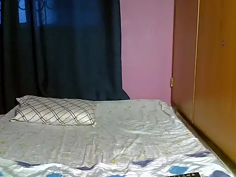 Queen petite  online show from 2, 7, 2026