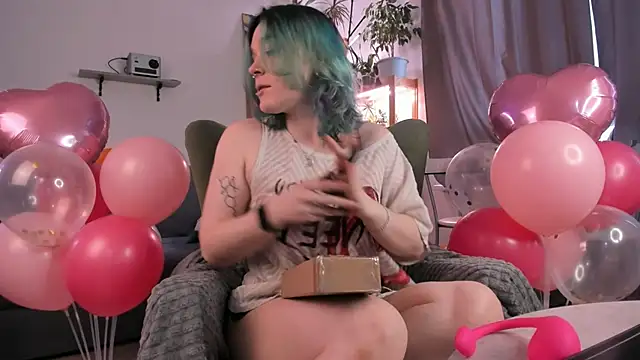 alisahug online show from 2, 12, 2025