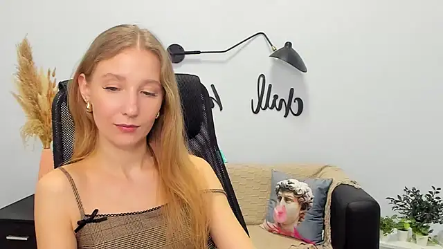 LolaWilsons online show from 5, 3, 2025