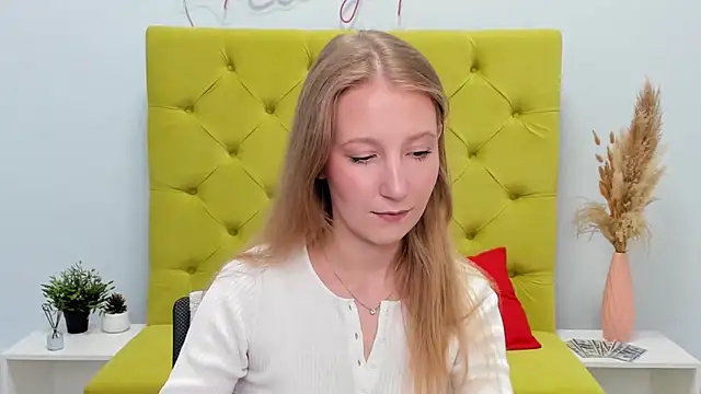 Snapshot of LolaWilsons chatting on 4, 5, 2026 LolaWilsons online show from 4, 5, 2026