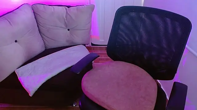 milfrousse online show from 27, 2, 2026