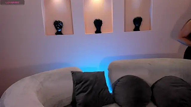 SamanthaConnor  online show from 17, 2, 2025
