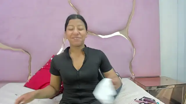 Snapshot of VaneLin18 chatting on 4, 11, 2025 VaneLin18 online show from 4, 11, 2025