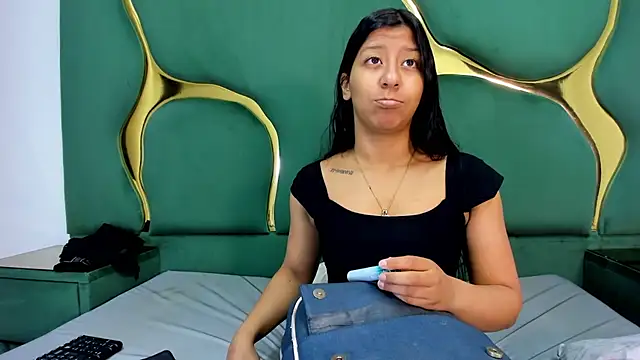 Snapshot of VaneLin18 chatting on 27, 11, 2025 VaneLin18 online show from 27, 11, 2025