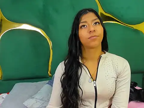 Snapshot of VaneLin18 chatting on 17, 12, 2025 VaneLin18 online show from 17, 12, 2025