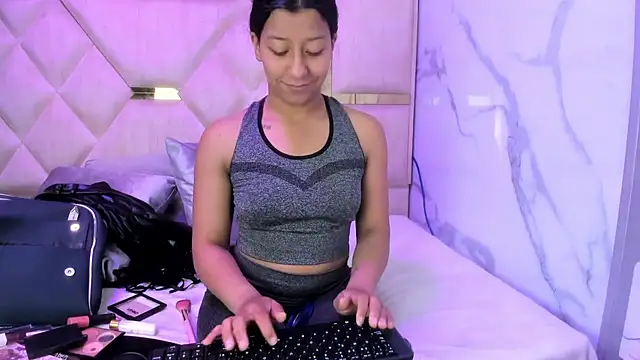 Snapshot of VaneLin18 chatting on 3, 2, 2026 VaneLin18 online show from 3, 2, 2026