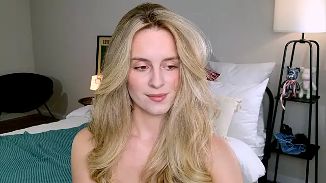 Snapshot of RozzitaBedberry chatting on 11, 10, 2025 RozzitaBedberry online show from 11, 10, 2025