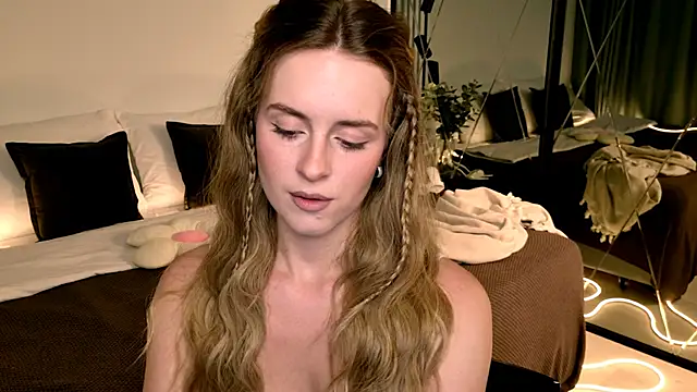 Snapshot of RozzitaBedberry chatting on 16, 5, 2026 RozzitaBedberry online show from 16, 5, 2026