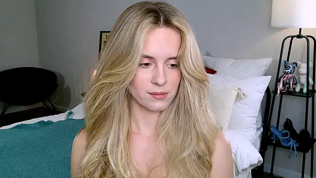 Snapshot of RozzitaBedberry chatting on 24, 10, 2025 RozzitaBedberry online show from 24, 10, 2025