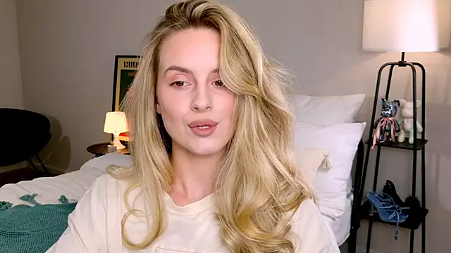 Snapshot of RozzitaBedberry chatting on 27, 10, 2025 RozzitaBedberry online show from 27, 10, 2025