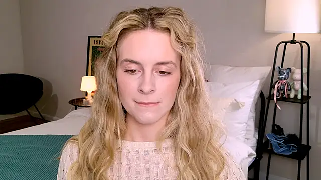 Snapshot of RozzitaBedberry chatting on 9, 10, 2025 RozzitaBedberry online show from 9, 10, 2025