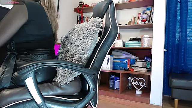 LiaTaylorr online show from 10, 10, 2025