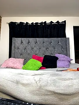 valenthottie online show from 8, 10, 2025