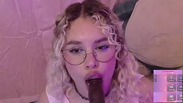 Haelycute online show from 8, 5, 2026