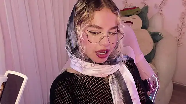 Haelycute online show from 30, 5, 2026