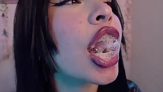 Haelycute online show from 17, 4, 2026