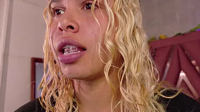 Haelycute online show from 17, 12, 2025