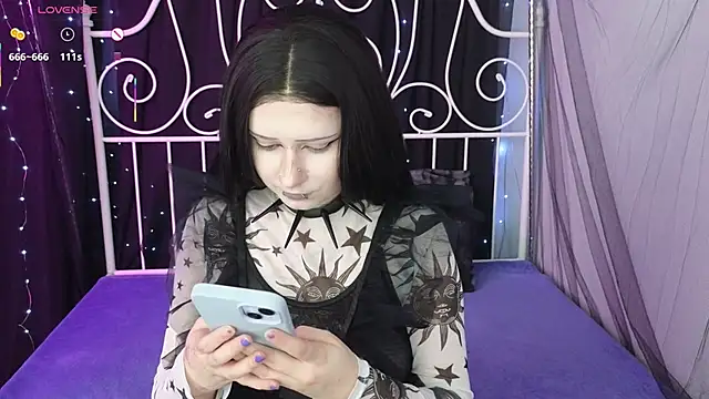 Snapshot of SpectraSirens chatting on 30, 11, 2025 SpectraSirens online show from 30, 11, 2025