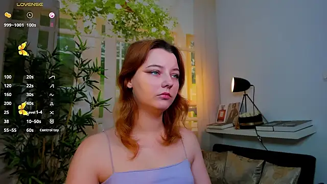 pretty little thing online show from 28, 11, 2025