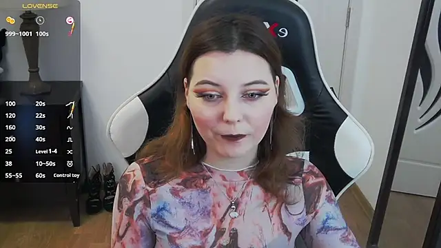 pretty little thing online show from 28, 2, 2026