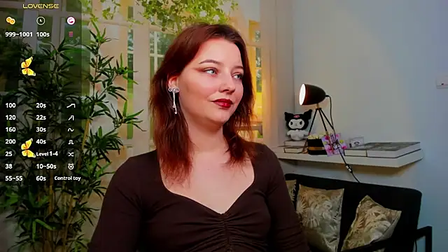 pretty little thing online show from 15, 12, 2025