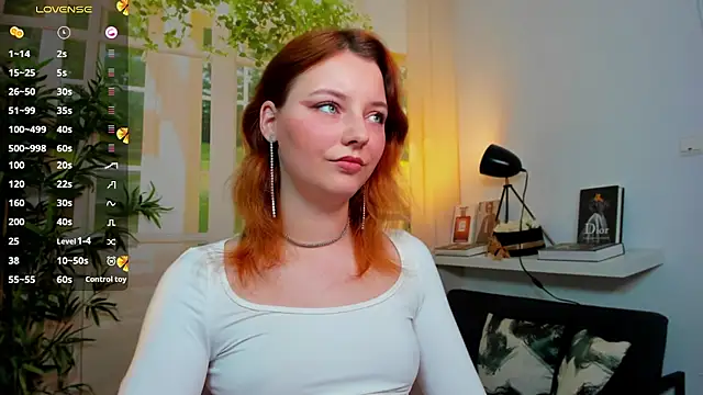 pretty little thing online show from 23, 10, 2025