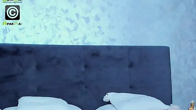 3lla Rose online show from 11, 11, 2025