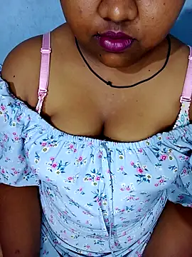 Snapshot of Sexy--queen1 chatting on 8, 9, 2025 Sexy--queen1 online show from 8, 9, 2025