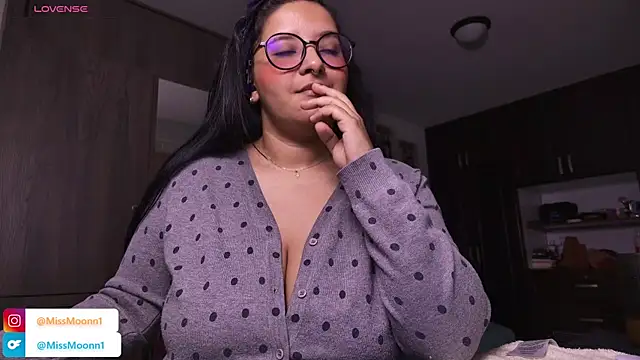 Steph moon  online show from 29, 10, 2025