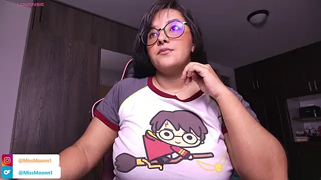 Steph moon  online show from 10, 11, 2025