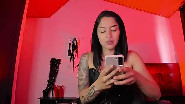 Snapshot of MistressVenena chatting on 16, 11, 2025 MistressVenena online show from 16, 11, 2025