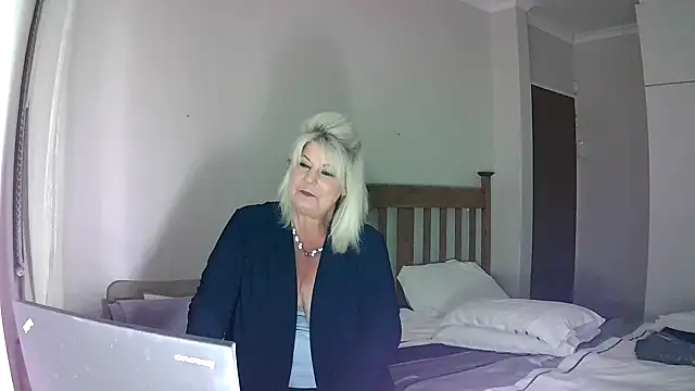 Miahotmilf online show from 18, 12, 2024