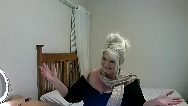 Miahotmilf online show from 15, 2, 2025