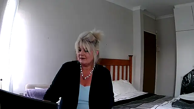 Miahotmilf online show from 18, 12, 2024