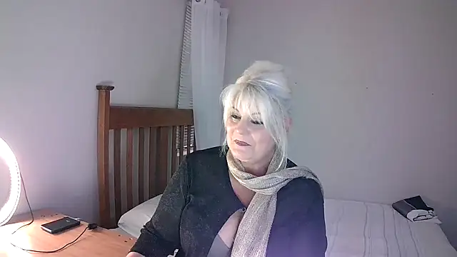 Miahotmilf online show from 8, 2, 2025