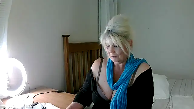 Miahotmilf online show from 9, 3, 2025